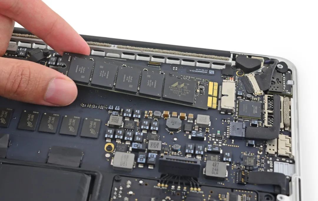 如何把SSD固态硬盘塞进手机？